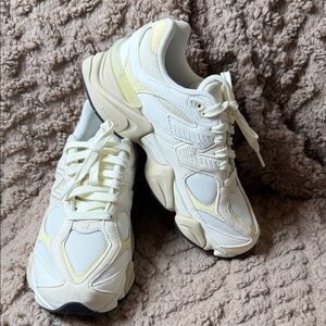 New Balance 9060 Sea Salt Cream 5.5Y (Women’s 7.5) New